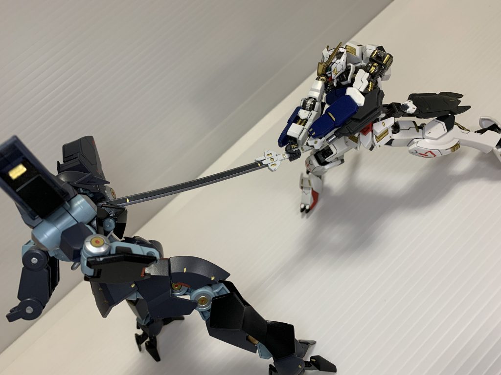 コメント頂いてから3週間ほど経ってますが、折角のリクエストなのでそれっぽいの追加です！

本当はもう少しそれっぽくしたかったんですが、
アレですね、グレイズアインのキットが思ってたほど大きくなかったのでアングルで誤魔化してます！