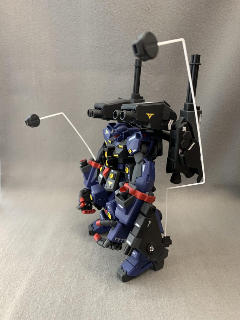 有線誘導式ビーム砲インコムも装備。