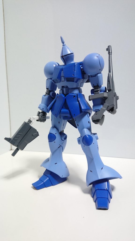 元々そこまでいじる気はなかったのですがいじりだしたら止まらなくなりました。一番苦労したのは両足を裾?を短い脚パーツを張り合わせたとこです。