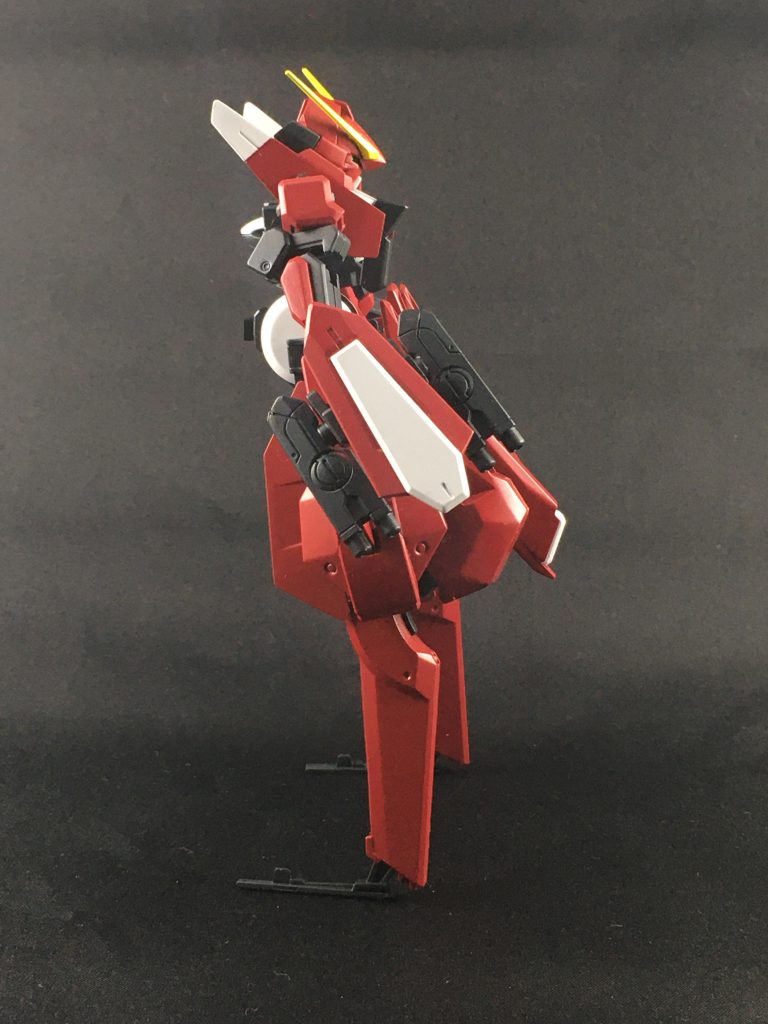 武装はフレームアームズ・ガールのアーキテクトの武装持ち手に、HGベースガンダムのライフルを上下に接着、横にAGE-2のシールドを短くして接着しただけです