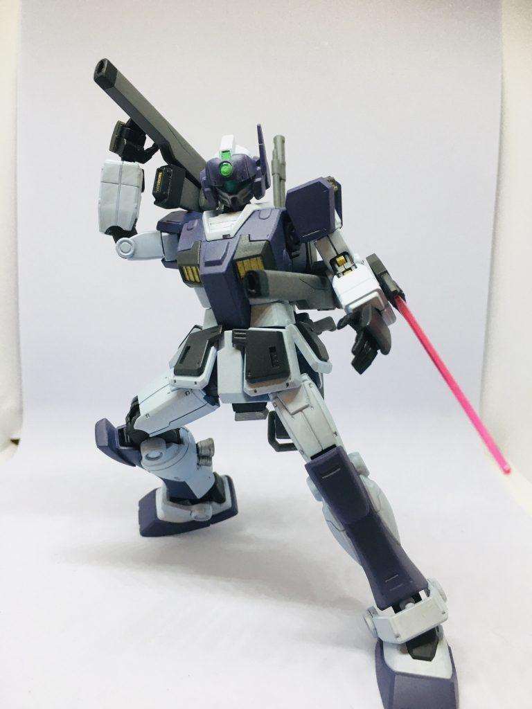 キャノンにもヴェスバーもどきにも。戦闘用途に合わせて臨機応変に。
サーベルはAGE1のショートサーベルを拝借。