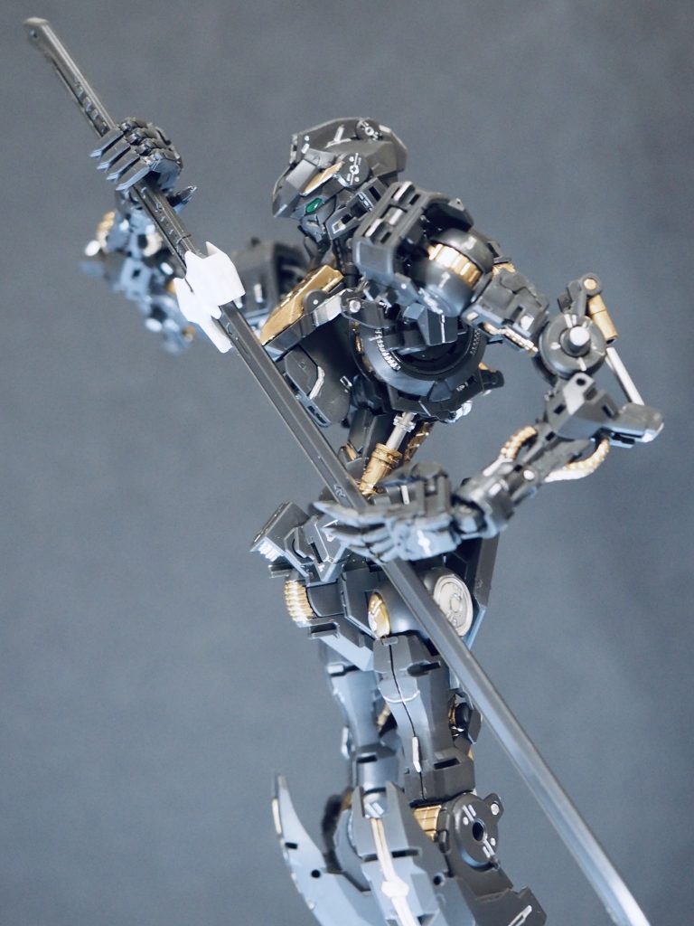 刀を持たせると、どうしてもウ○トラマンスーツver7.5と同じポーズを。。。
最後までご覧頂きありがとうございました。