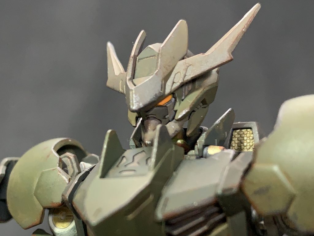 キットへの工作は唯一、大きい方のツノをちょっとシャープにしただけ