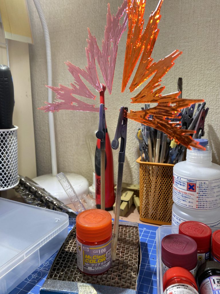 光の翼をオレンジに塗れるか実験。良い感じに出来ました👍