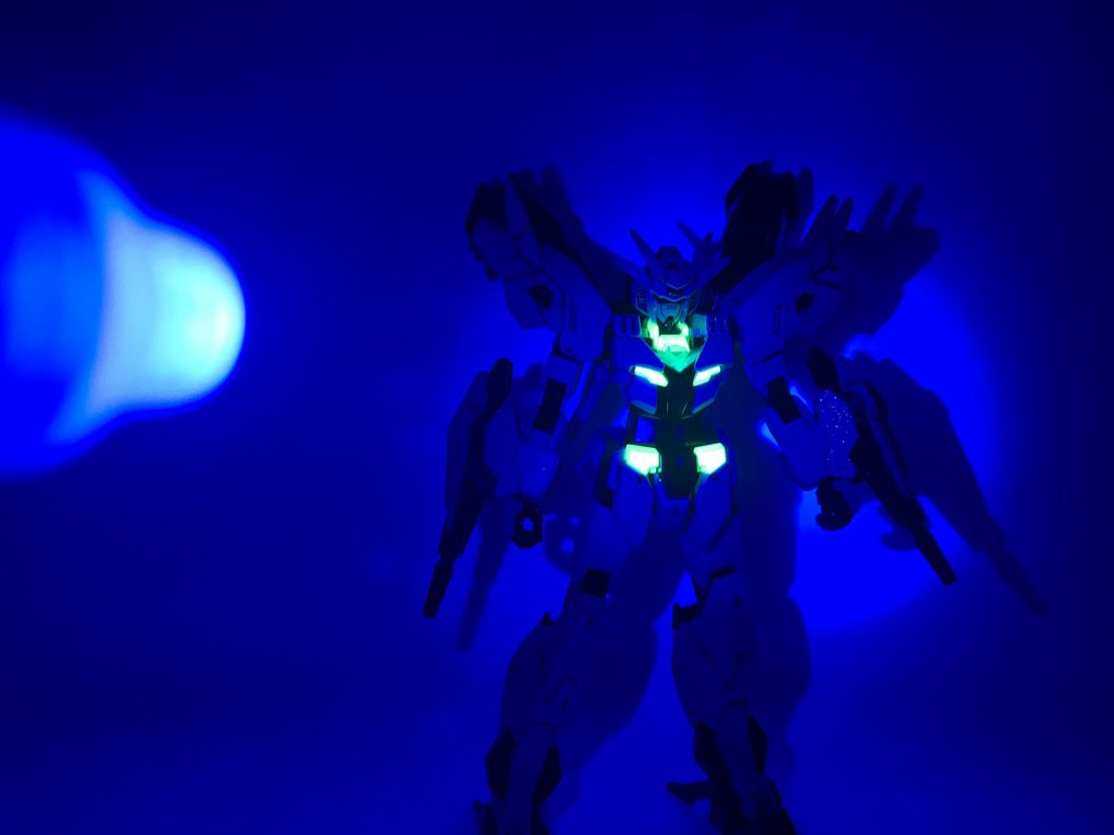 蛍光塗料で胸が光る仕組みに
最近蛍光塗料にハマってます
次回作にも蛍光塗料使っていこうかな👍