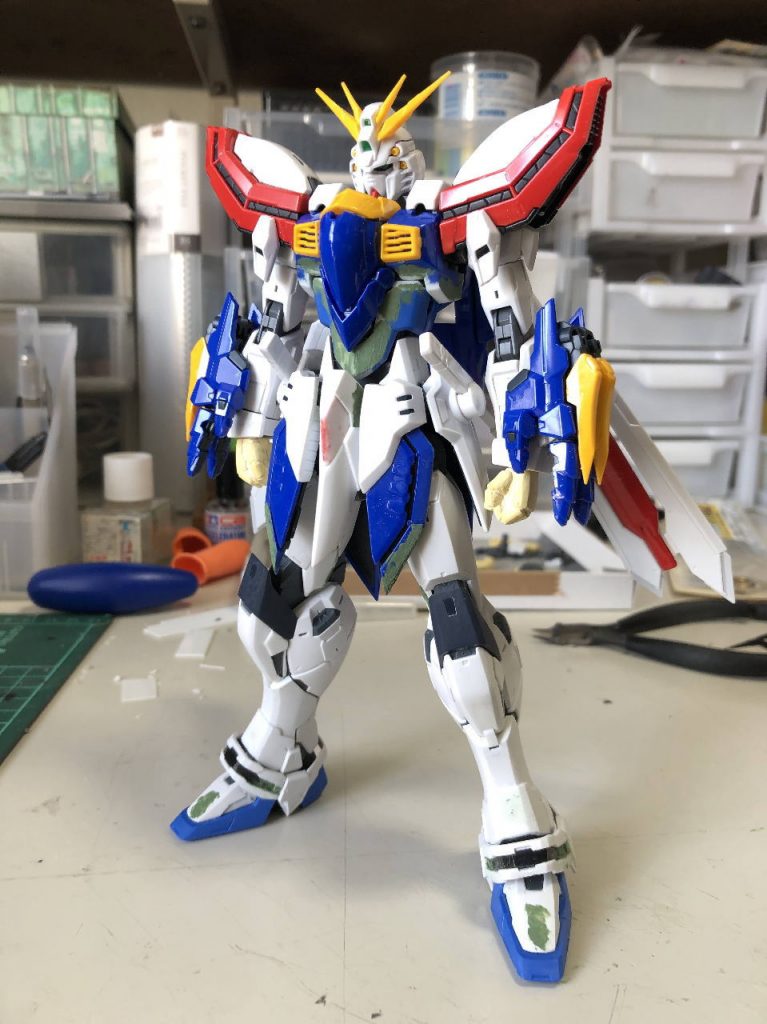 ＭＧフリーダムガンダムVer2.0をベースにハイレゾの外装をミキシングしていく感じで製作してます。予想通りに脚部はほとんど流用できませんでした。