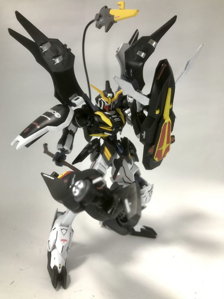 パイロットは強運を持っている三つ編みの教会に拾われたヒューマンデブリの少年