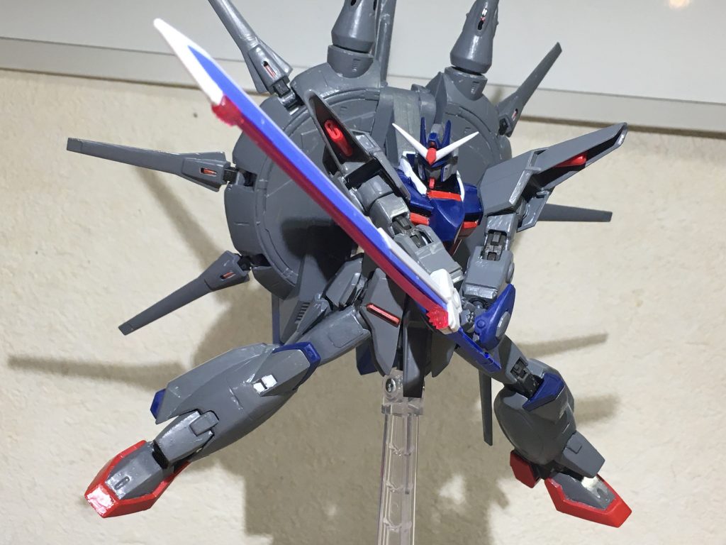 ヘブンズベース攻略戦で印象的なエクスカリバーもジャスティスナイト譲りの肩の可動でバッチリ決まります
エクスカリバーはHGCEソードインパルスからの流用です