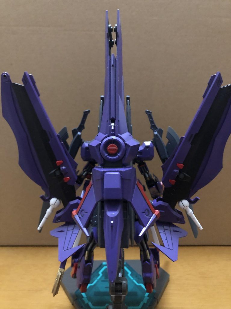 バックショット。
腰にラヴストライカーのバインダー、背中にはノーネイムライフルをアームドアーマーに見立てて装備してます。