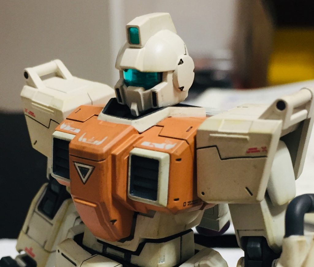 分かりずらいですが頭部センサーをキラキラさせたくてディテール内部をエナメルのクロームシルバーで筆塗りしてます