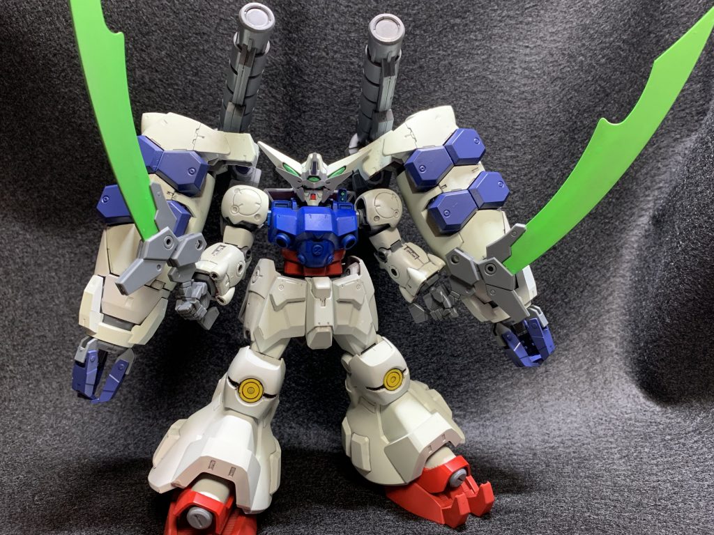 ツインソードはGP02のビームサーベル風の色合いに
