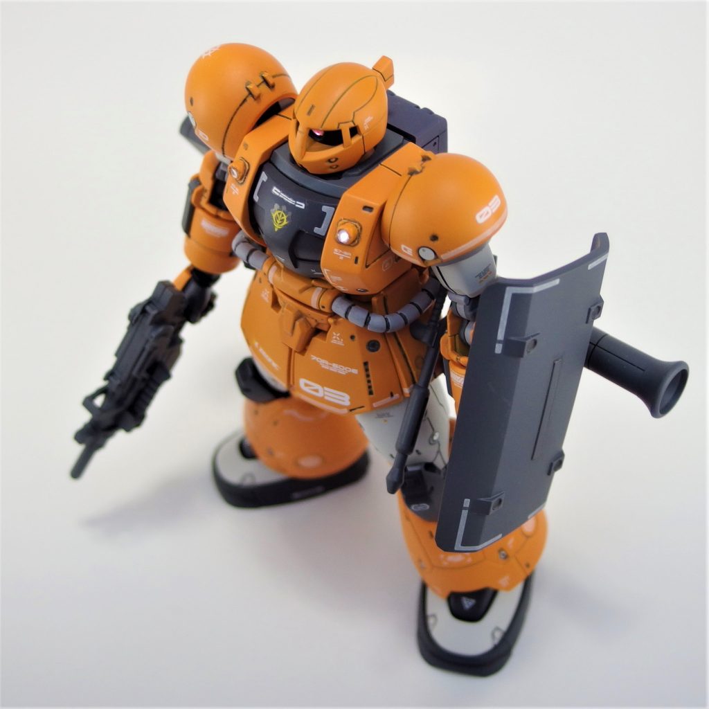 俯瞰で。胸のサーチライトは穴開けに失敗したので新造しました。