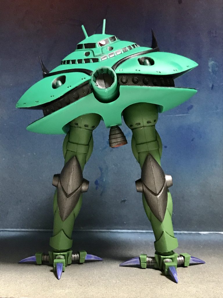 しかも、なんだか愛嬌があります(^^)
（実際にこのポーズが箱の側面に載っています）