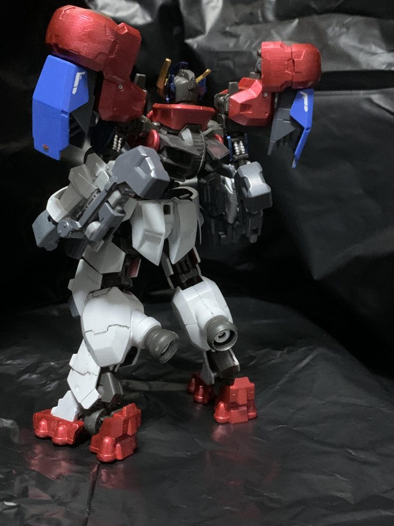 背面。特に何もいじってないのでアピールするものも特に無いかな･･･

ちなみに腰に装備したギガンティックマグナムは外れますが、持ち手を作ってないので一旦ここでの公開は見送り。