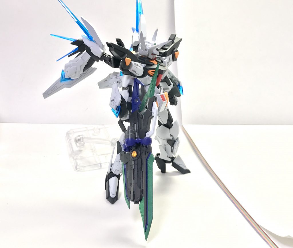 大型複合武装「フェイトルーラー」。カレトヴルッフを銃器として運用することに特化した武装であり、IFBDとフォトン・バッテリーの相乗効果が生み出す威力は絶大の一言に尽きる。反面、お世辞にも燃費が良いとは言い難い大喰らいの武装であり、ifsプロージョン・フルドライブと併用した日にはお腹ペコペコのペコリーヌもかくやな勢いでエネルギーが底を突いてしまう諸刃の剣。銃だが。