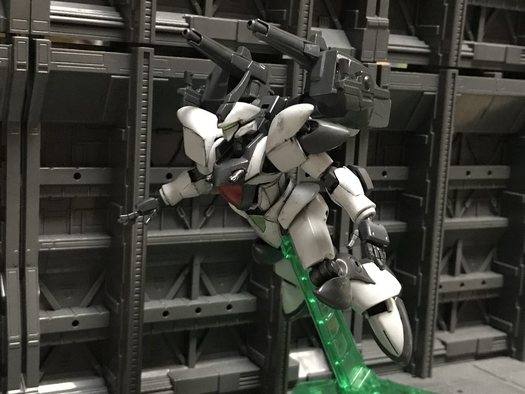 ちゃんと写真撮ってないんですけど腰と股関節、膝関節、足首周りにGフレーム移植してます。
腰アーマーも真鍮線ぶっ刺して可動するようにしてます。