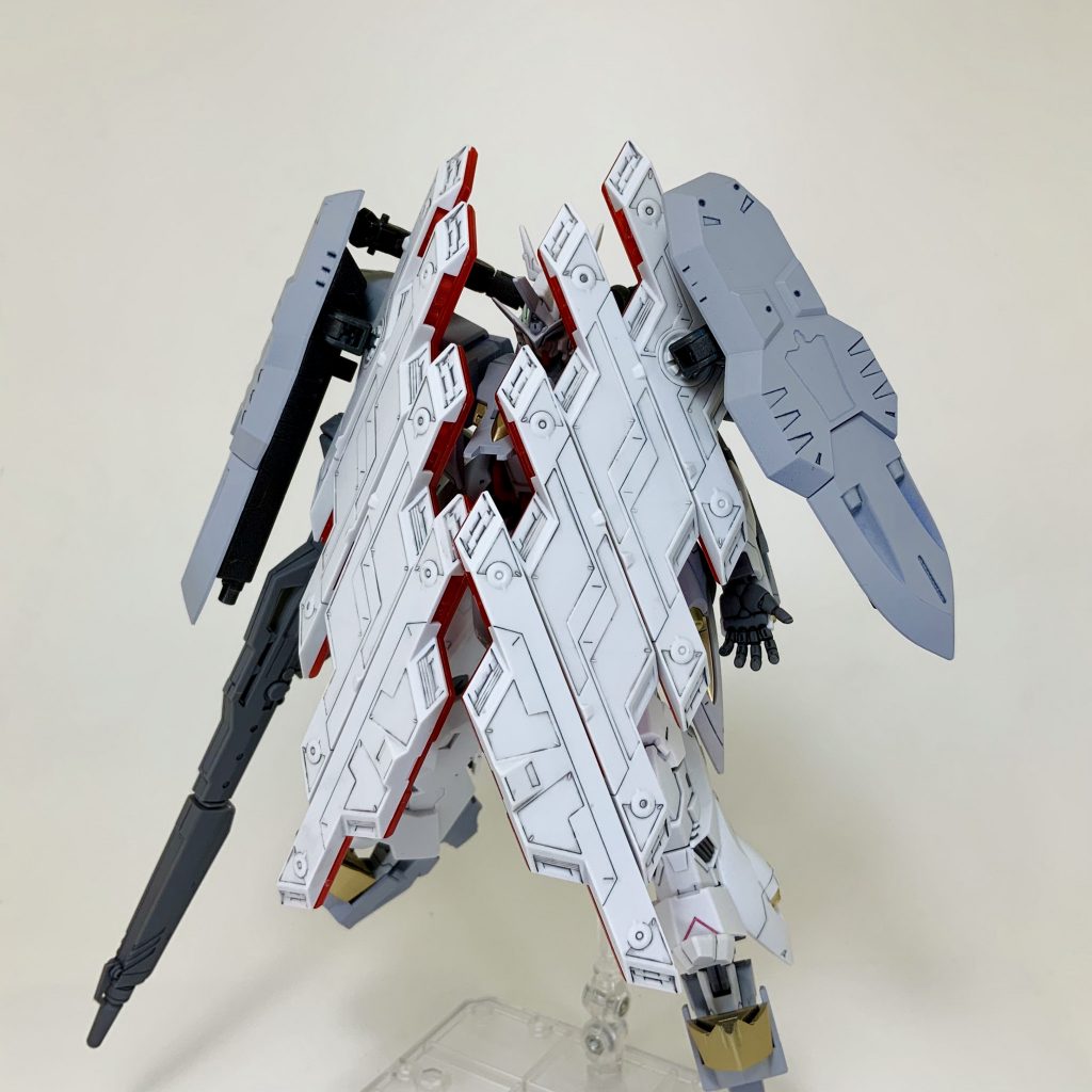 さらに両側展開して完全防御形態に。