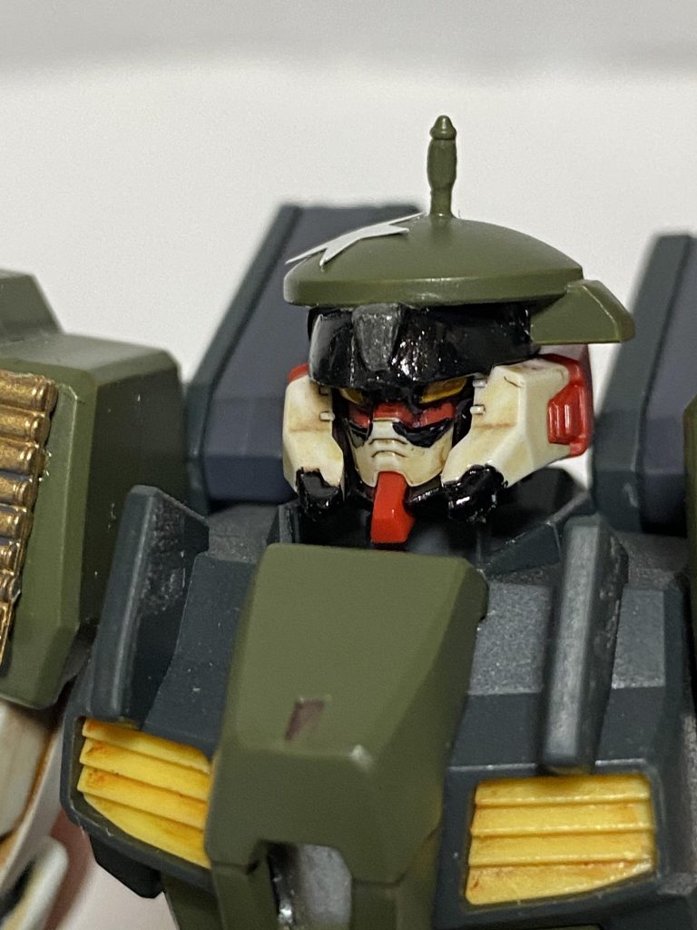 ベレーとヒゲ風の塗装でゲバラフェイスに