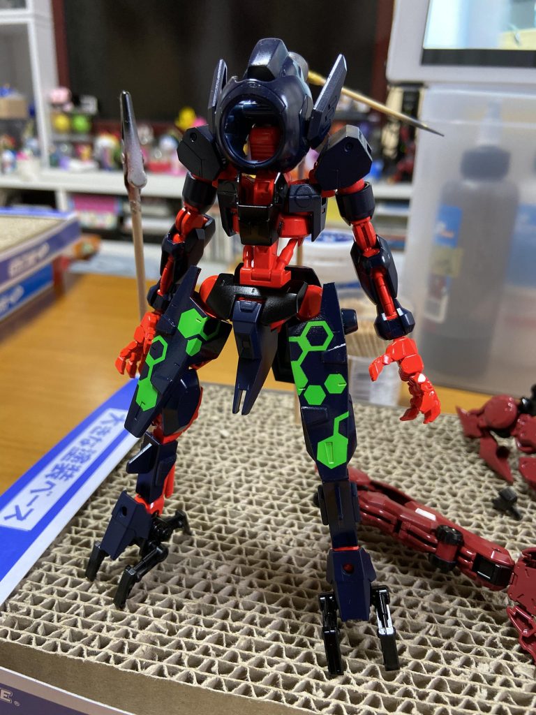 ハイキューパーツさんのヘックス迷彩用マスキングシールすごくいい!簡単に塗装できました。(蛍光グリーン→紺色と塗り直したけど)
5/23