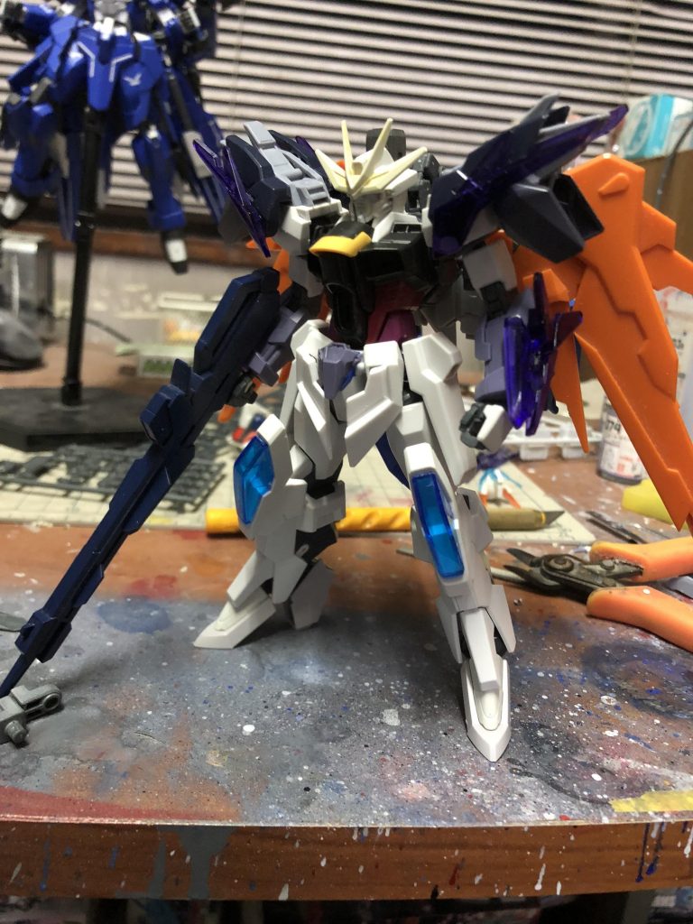 胴体をダブルオースカイからストライクフリーダムへ変更。
四肢のバランスは良くなったけどなんか納得いかず。