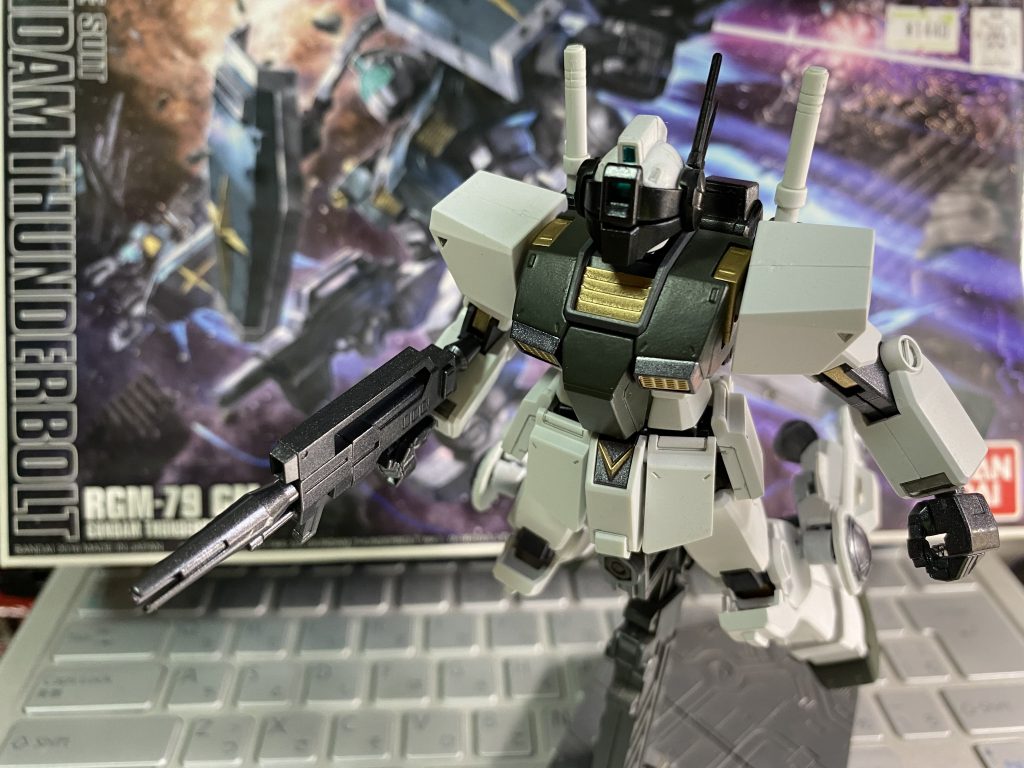 頭部はサンダーボルトジムにスナイパーカスタムパーツでディテールアップ。ナイトシーカー似のいい感じに仕上がりました。