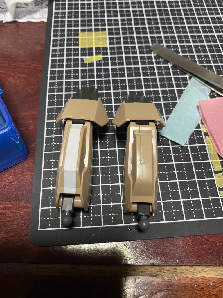フルシティの隠しユニットはプラ板で少し拡張子、シールド部分の開閉を良くしました