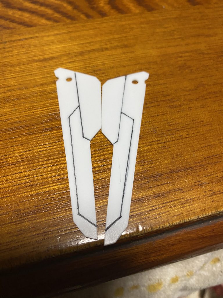 スラスターはデルタプラス等のを使用しようとしましたが、プラ板を使って新しく作りました