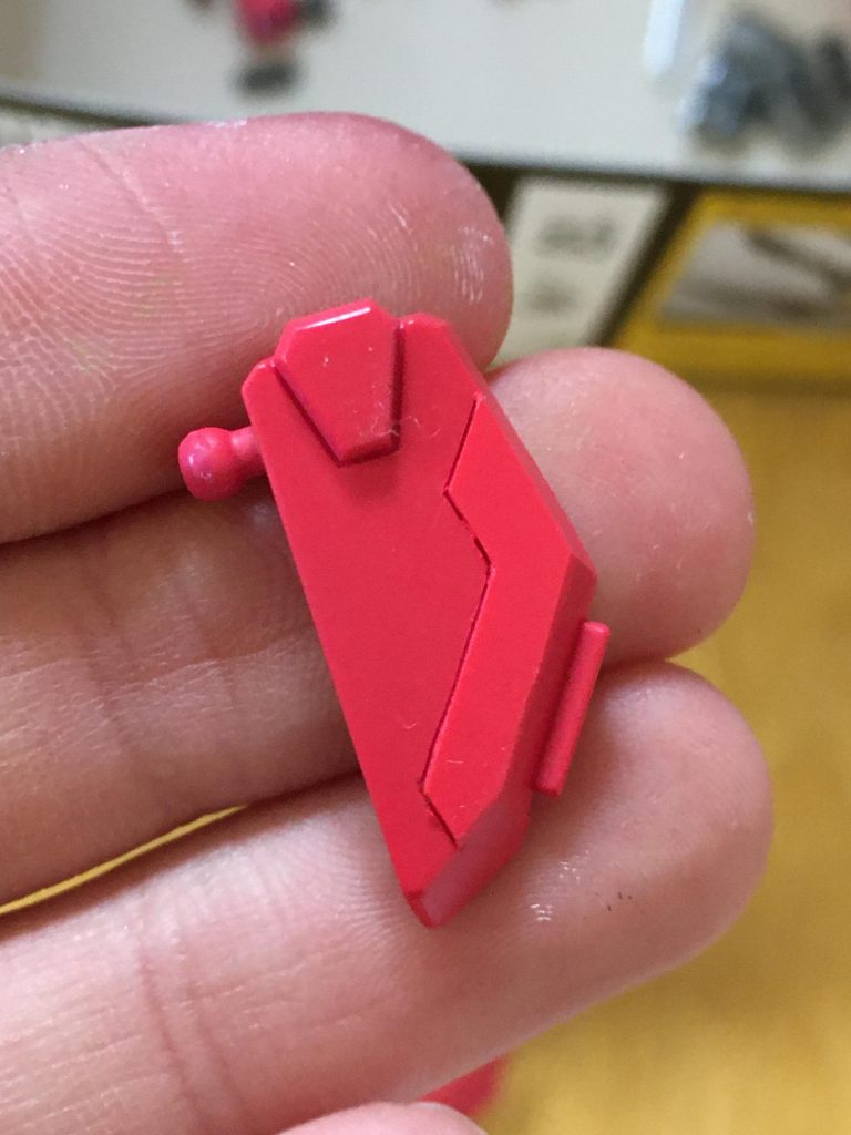 塗装後の写真ですがフロントアーマーにはプラ板を貼り付け。
スジボリよりラクで良いですね…()