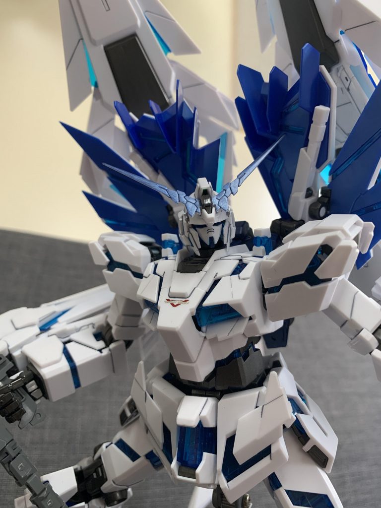 アンテナはファレホメカカラーメタリックブルーの手塗りです。メカカラーは筆ムラが出にくくて、使いやすいです。