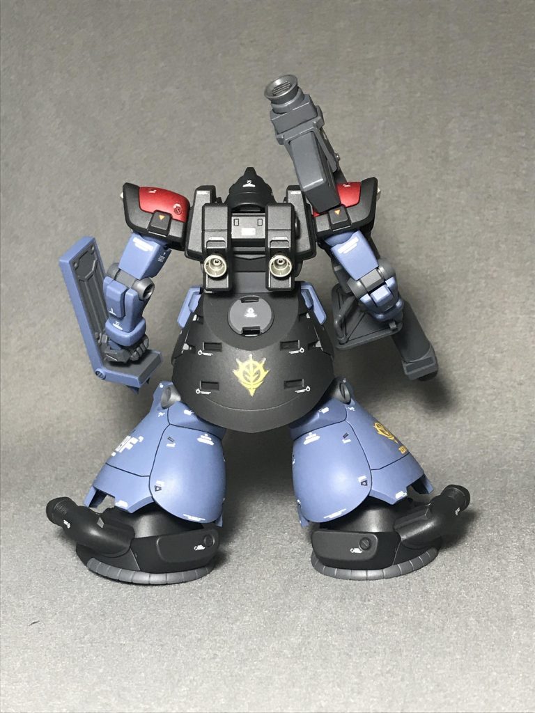 背面
武装がたくさん付属するキットですが、男らしくラケーテンバズとスパイクシールド以外は装備していません。