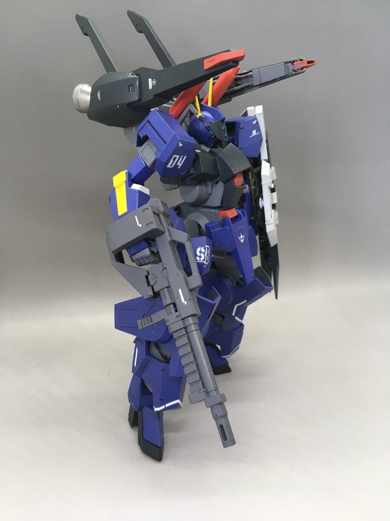 バックパックのビームキャノン等兵装は最後の手段の想定