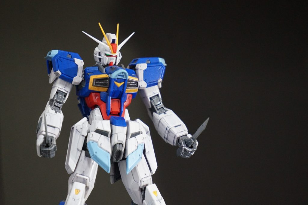 RGはシリーズ初期のストライクしか組んだことがなかったので、パネルラインのシンプルさやフレームの作りなどの違いに驚きを感じつつ「これ、RGっていうより小さいMGみたいだなぁ・・・」と思いながら組んでいました。
RGらしさはなくなった気がしますが、個人的には歓迎です。

素のインパルスが好きなので、フォースシルエットと武器は気が向いたら作ります笑