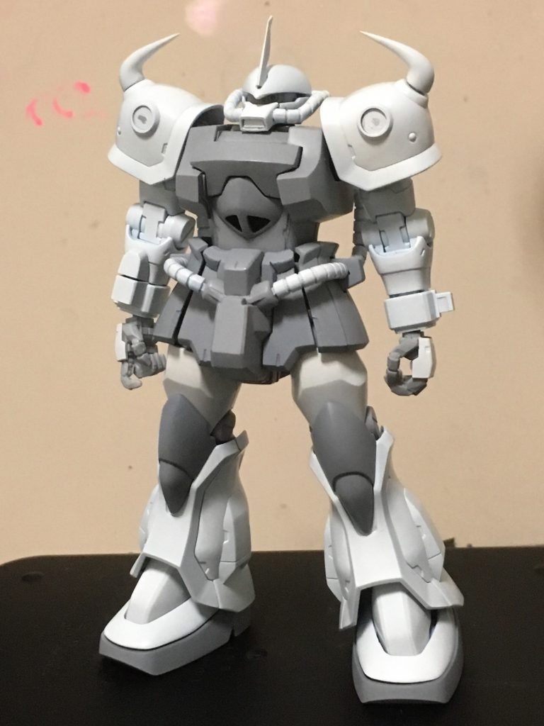 頭、手足は白サフ。胴体はグレーサフを使用しました。