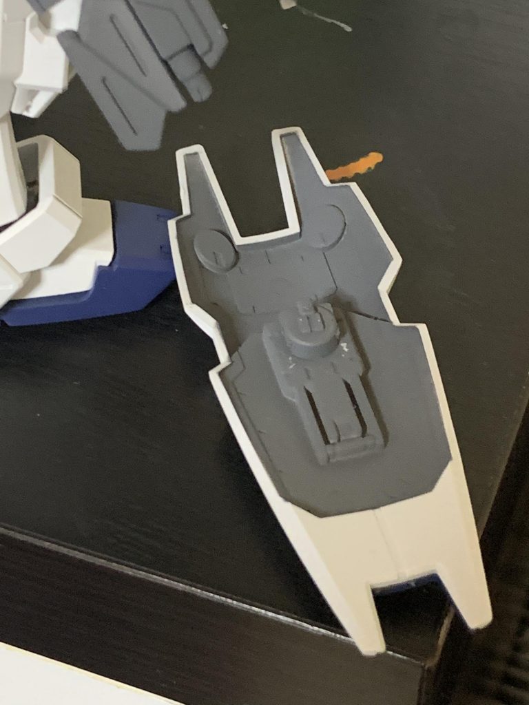 シールド裏もマスキングして塗り分け