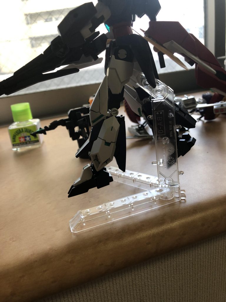 この足のブラスターの部分を黒く塗ったけど目立たない_(┐「ε:)_