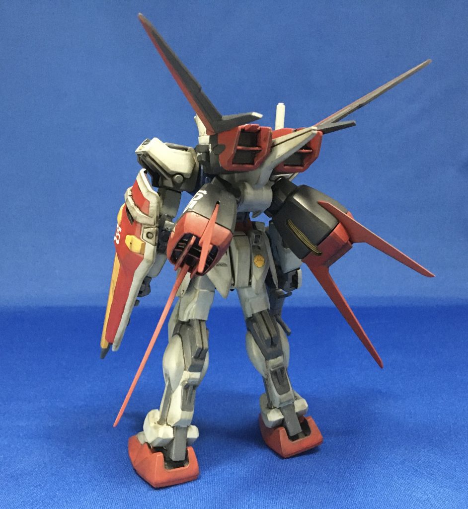 エールストライカーの重さに耐えています