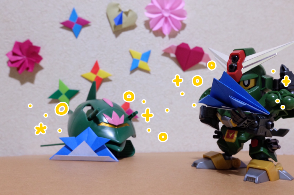 あの子:これで、兜の完成。どう? 面白いでしょう?
コマンド:なるほどなー、手順を踏まえて折るだけで兜ができるなんてすごいな
あの子:奥が深いでしょう。頭に被る事もできるのよ