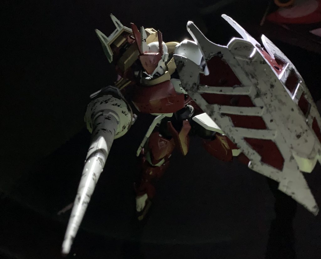 余談ですが、タグや武器で気づいた方もいたかもしれませんが、実はこの機体にはデジモンのデュークモンを意識した部分が多く存在します。
武器や機体の名前とカラーリングに大きく反映されてますね(笑)