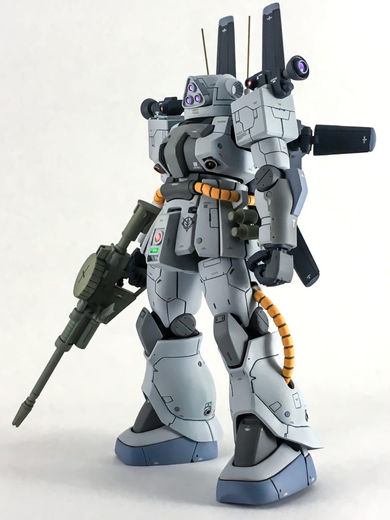 肩　旧キットの物を使用して、ヤスリがけで小型化。肩カメラは旧キットの物を真鍮線接続にして、ディテールアップ。腰　股間カメラを旧キットから移植。