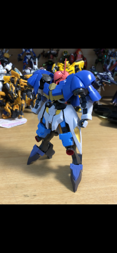 2年ほど前に着手。当時はなんの脈絡もなく「鉄血機体のミキシングにガーベラテトラの顔あうんじゃね?」って感じで合わせたらやはりしっくりきたのでそのまま採用…と言った感じです笑
使用キットはヘルムヴィーゲ・リンカーをベースに、ヴィダール、キマリスヴィダール、ガーベラ・テトラ
となっております。