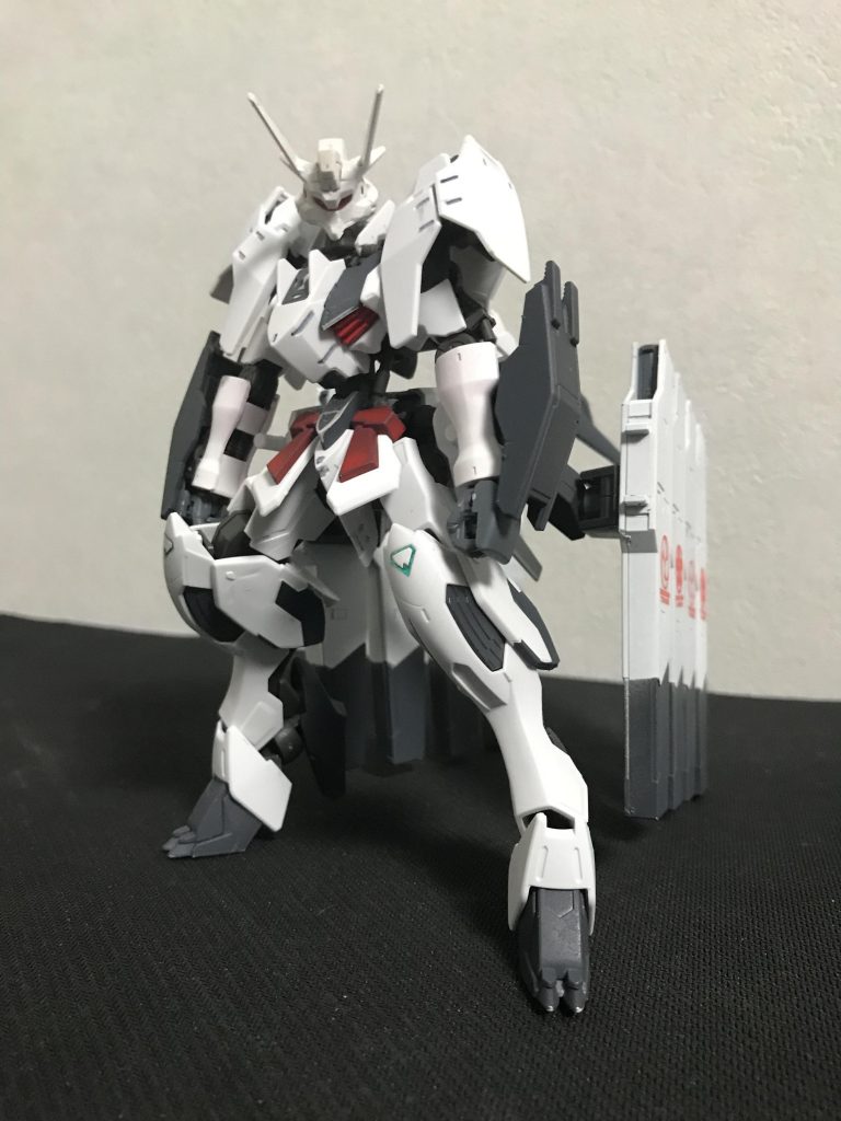 ヴォルペ・Q
九尾の狐をモチーフにした機体。
射撃も格闘もそつなくこなすバランス機体。
武装は
ナックルガード
テイルブレード
ビーム番傘
ホルスタービット
ライフルビット