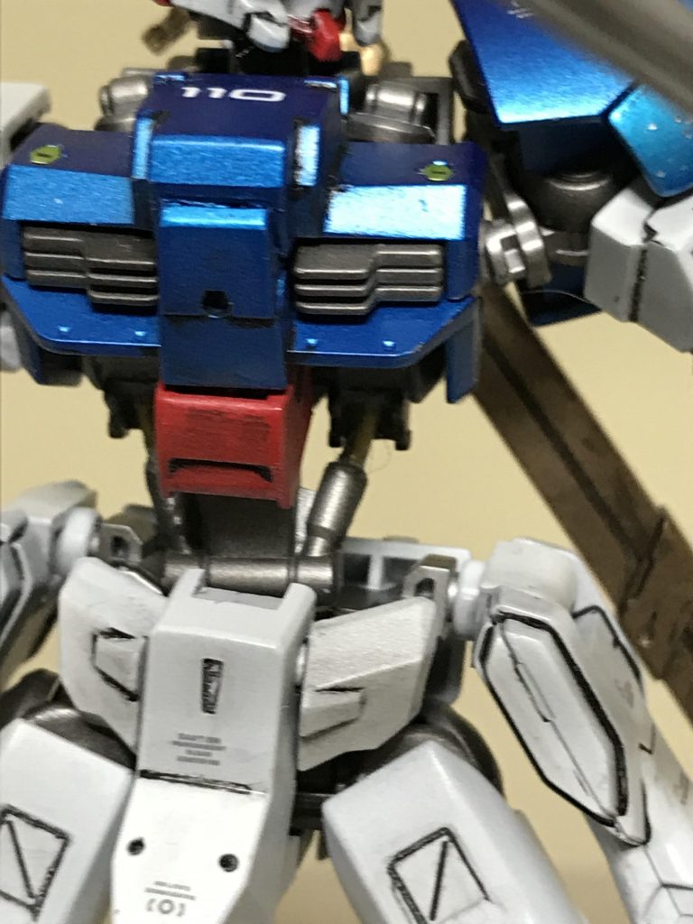 HG ガンダムバルバドスを はじめて 買って
素組みをしたら 腰が曲がって バルバドスが
ギックリ腰になる為、今回は 3ミリの真鍮線で 補強しました。ギックリ腰対策は できました。