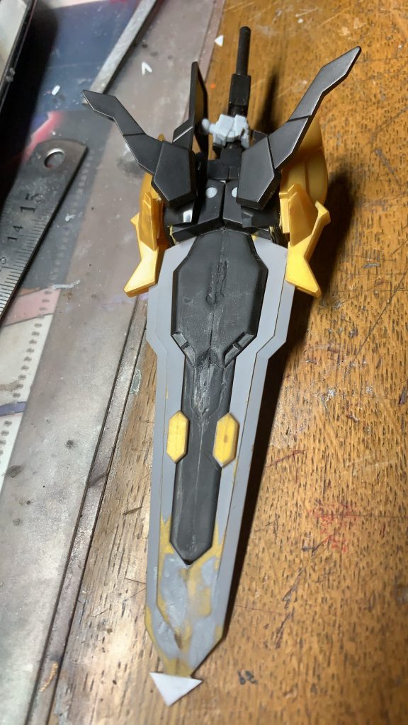 塗装前です、剣はシュバルツリッターのパーツのみでミキシングしました。
この剣先の延長工作が3回ほど折れまして…心も折れました🥺