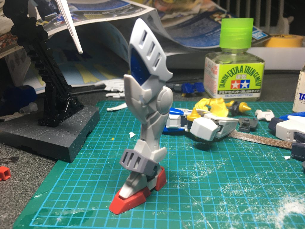 足の加工は、軸にダブルオーダイバー、ギャンスロット、ウイングゼロEW.ジャスティスナイトを使ってます。