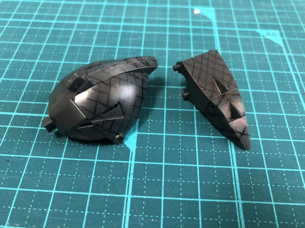 ウロコ彫り前。
当初は肩とか腰回りにも入れようと思ってたのですが。。