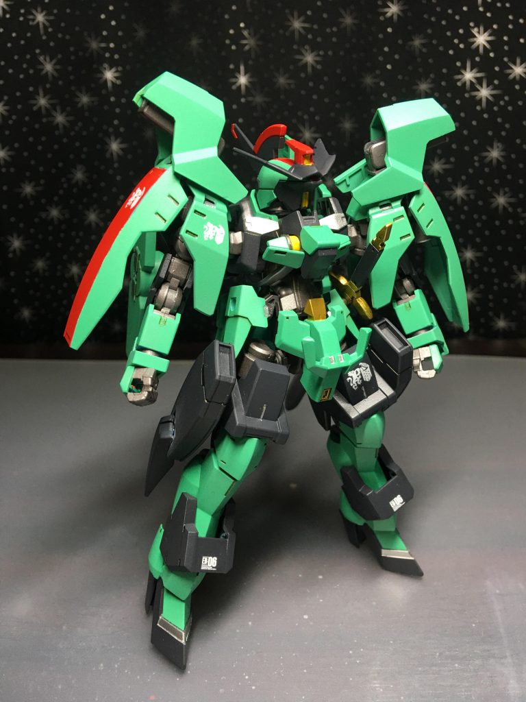 頭部カメラが二つある様です。