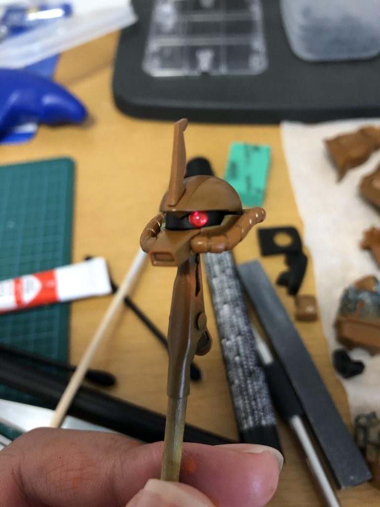 モノアイとセンサ?はuvレジン使いました
レジン盛りすぎてモノアイが正面向けなくなりました笑