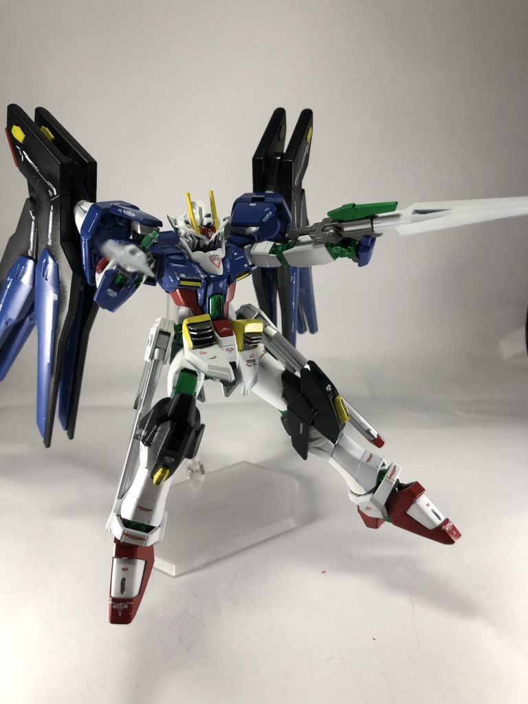 デスティニースカイの方もあえてなのか武器がGNソードのみだったっぽいのでこれもそうしました。
派手ででかい武器なしでもしっかりカッコイイです。