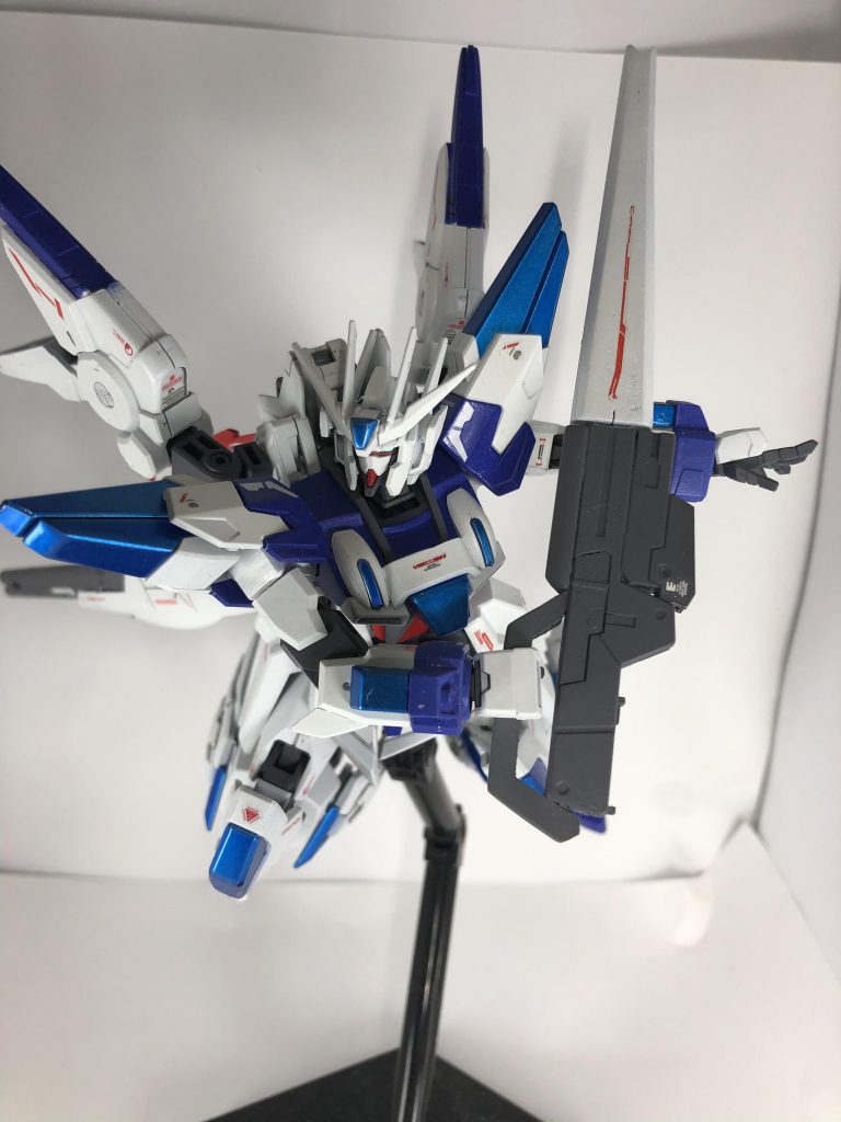 格闘戦時には銃身を包み込むようにビーム刃が展開するっていう設定です。