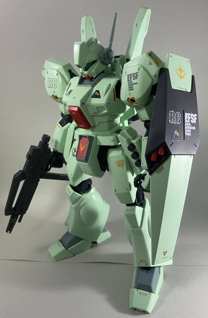 素立ち
塗装はせず整形色にデカール貼って艶消し吹いてます。